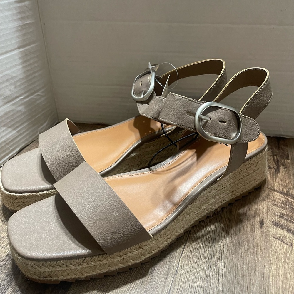 New women’s  a.n.a Sandles size 11